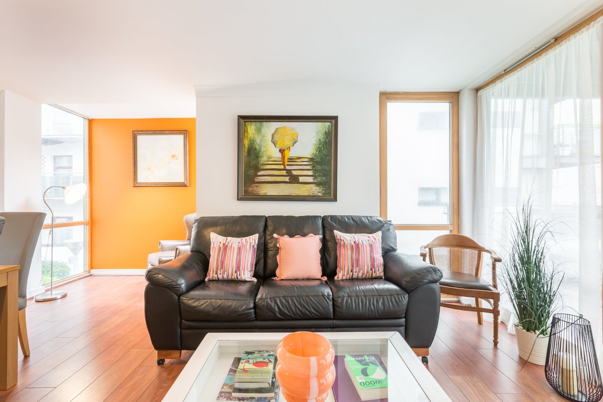 Bright, spacious city centre apt