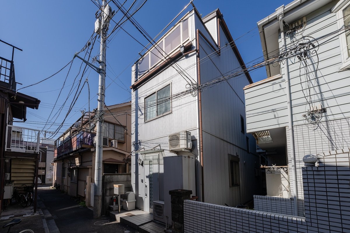 新宿徒歩圏内！100平米のモダン戸建てで贅沢な東京ステイ gallery image 4
