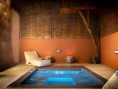 SV Acropolis Residence – Garden Suite with Hot Tub