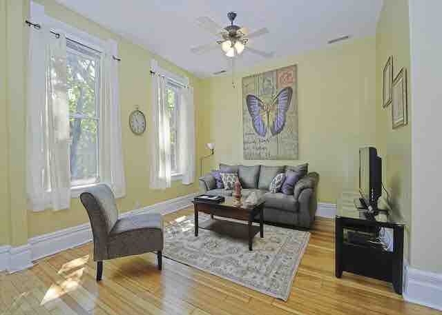 BuckTown/WickerPark House with yard & garage. gallery image 2