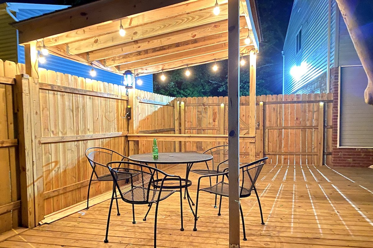 Columbus Private Home: BBQ Deck, Game & Movie Room gallery image 3