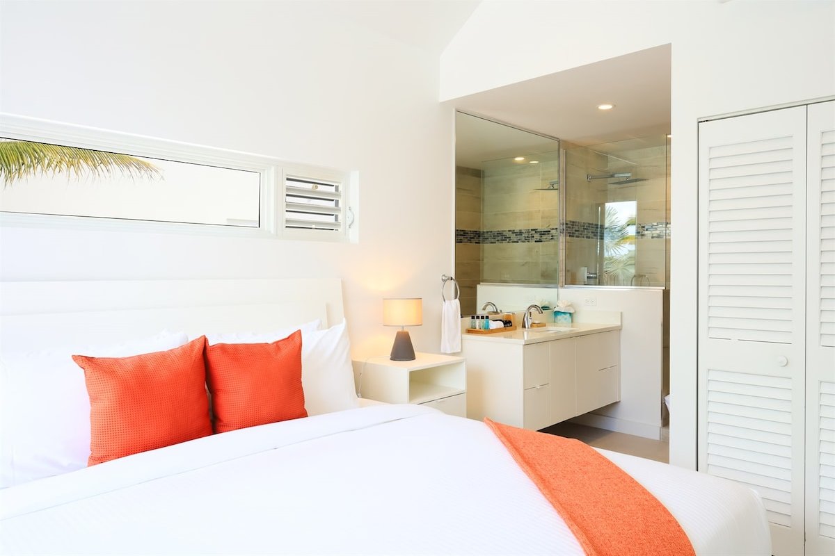 Unparalleled 21: Luxury Villa w/Pool & Golf Cart gallery image 3