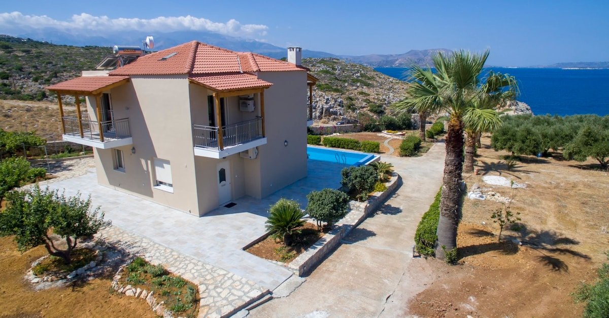 100mt to the Beach * Stunning Sunset* Full Privacy gallery image 3