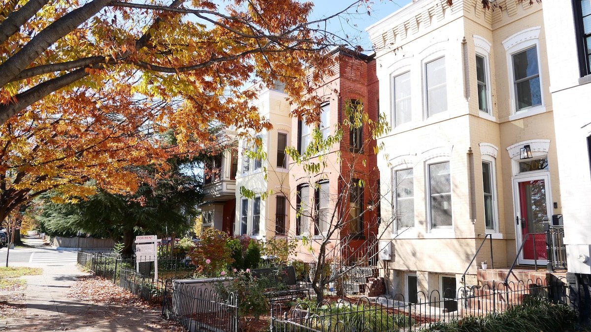 Large home in H Street Corridor-4 Bed/ 3 Full Bath gallery image 3