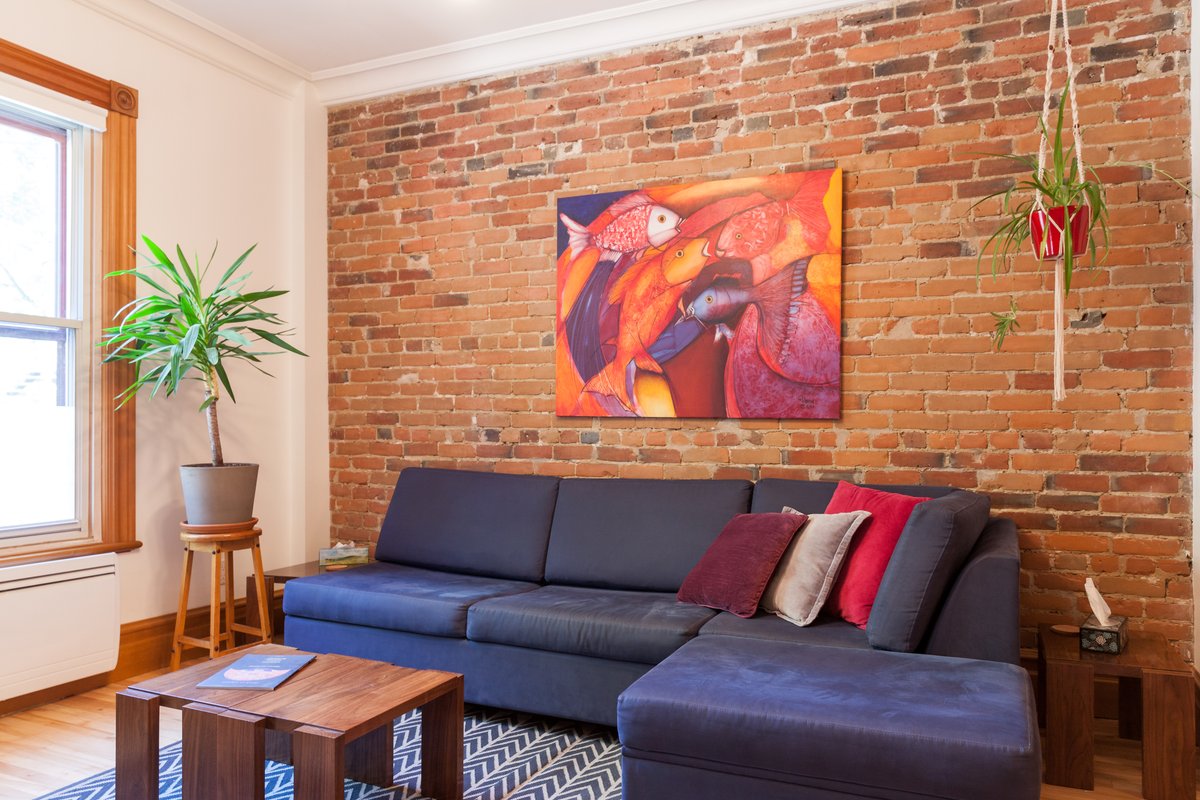 2 Floors in Superb Plateau Home