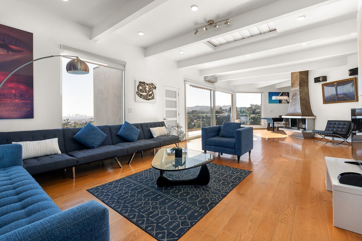 Iconic home Hollywood hills with amazing Views gallery image 2