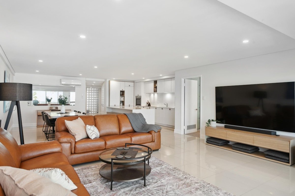 Apartment M409 – High-end Luxury awaits gallery image 5