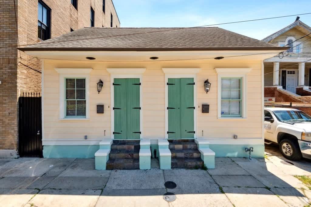 Eclectic Double Shotgun | Large Private Backyard gallery image 3