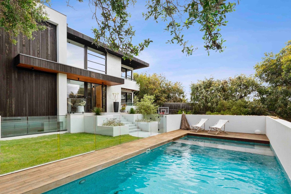 Beach Dreams- Beach, Spa, Pool, Gym + Cinema gallery image 2