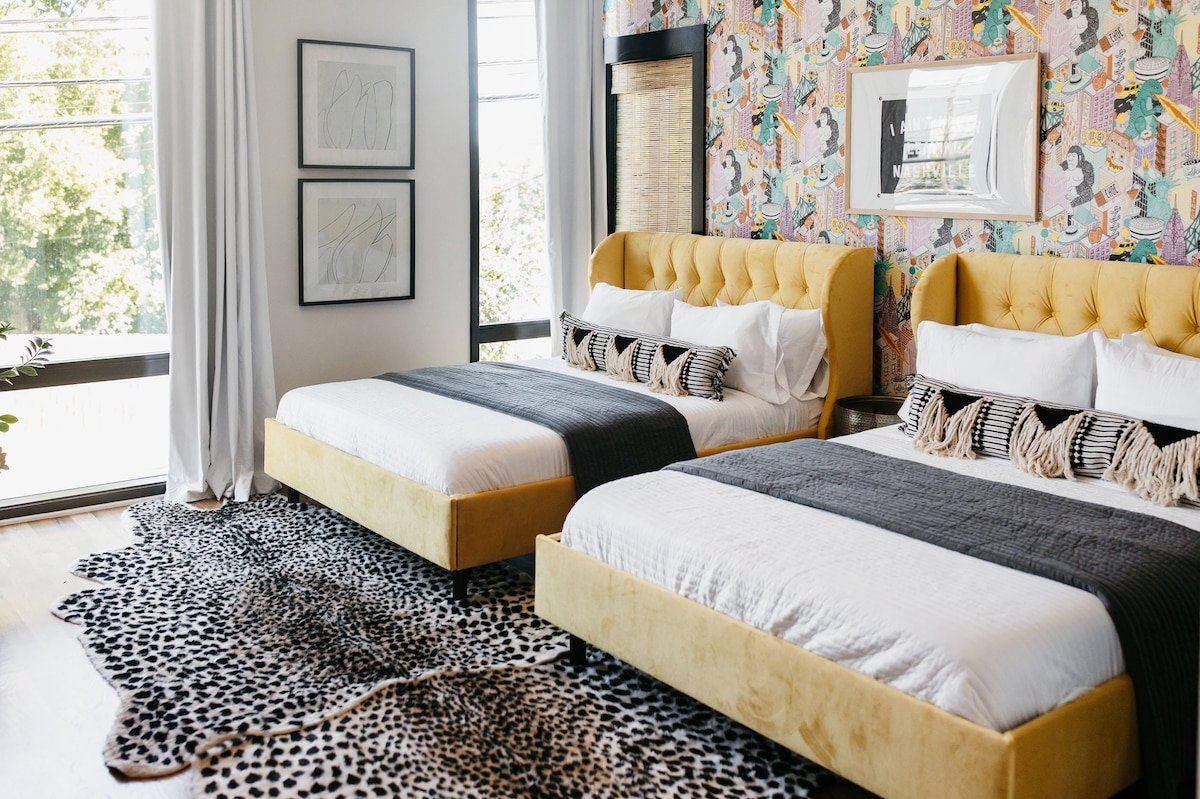 DESIGNER🤍SKYLINE VIEWS🤍HUGE🤍10 BED😴🤍BACHELORETTE gallery image 4