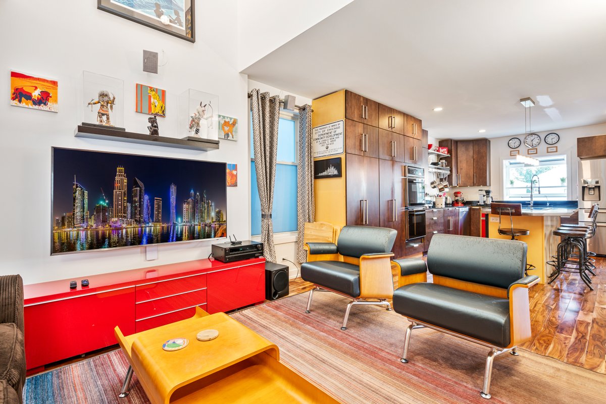 Chicago 2 Beds Family Retreat | Attic Space