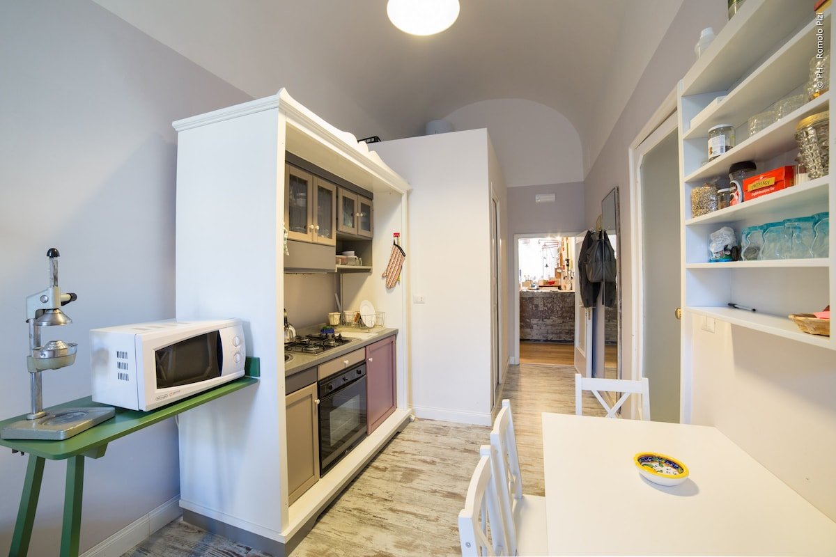 The Bellini House by House In Naples – Room 6 gallery image 5