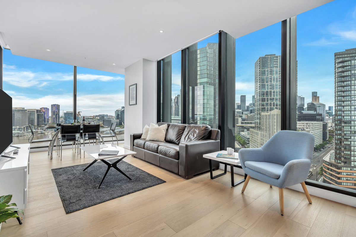 Executive 2 Bedroom with Stunning Views on Collins