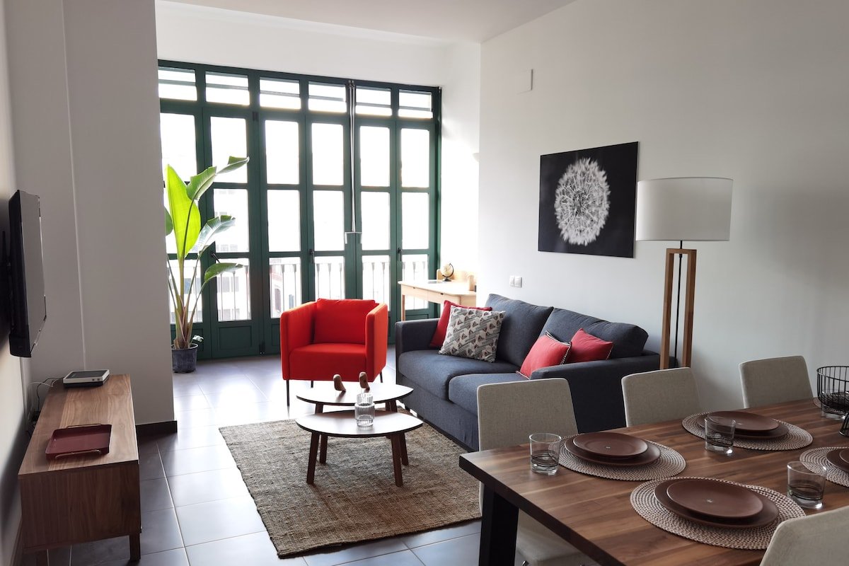 Spacious 2BR w/ Pool & A/C – Central Barcelona gallery image 3