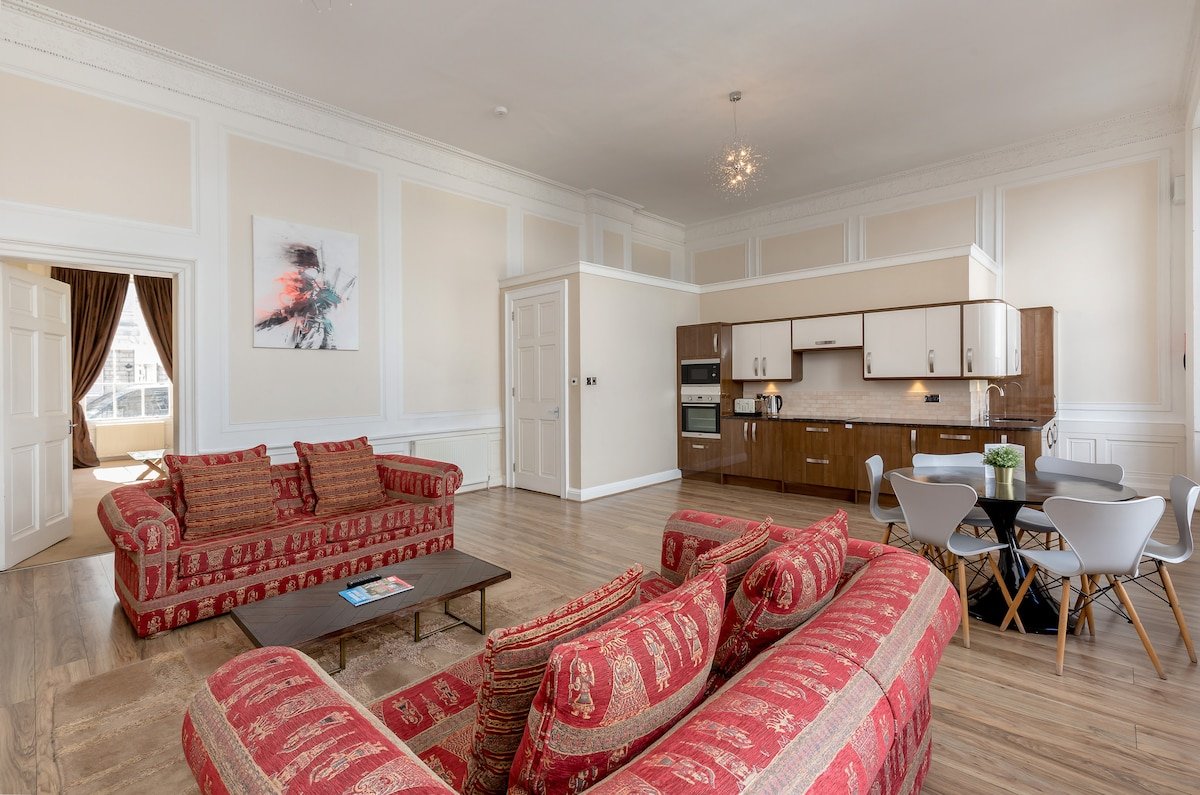 York Place City Centre 2 bedroom Apartment gallery image 2