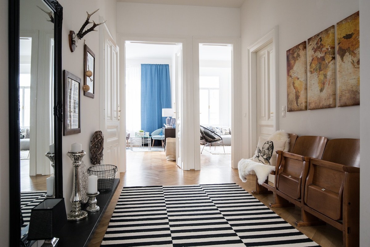 Central, stylish city apartement – safe area gallery image 4