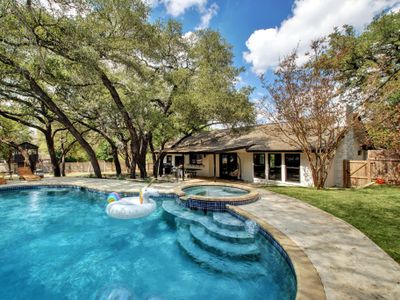 Austin Oasis: Pool, Pickleball, Hot Tub, Sleeps 10