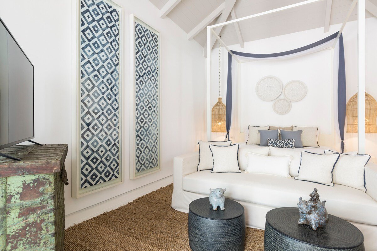 Beachfront, pool, gym, cinema, kids club, chef gallery image 4