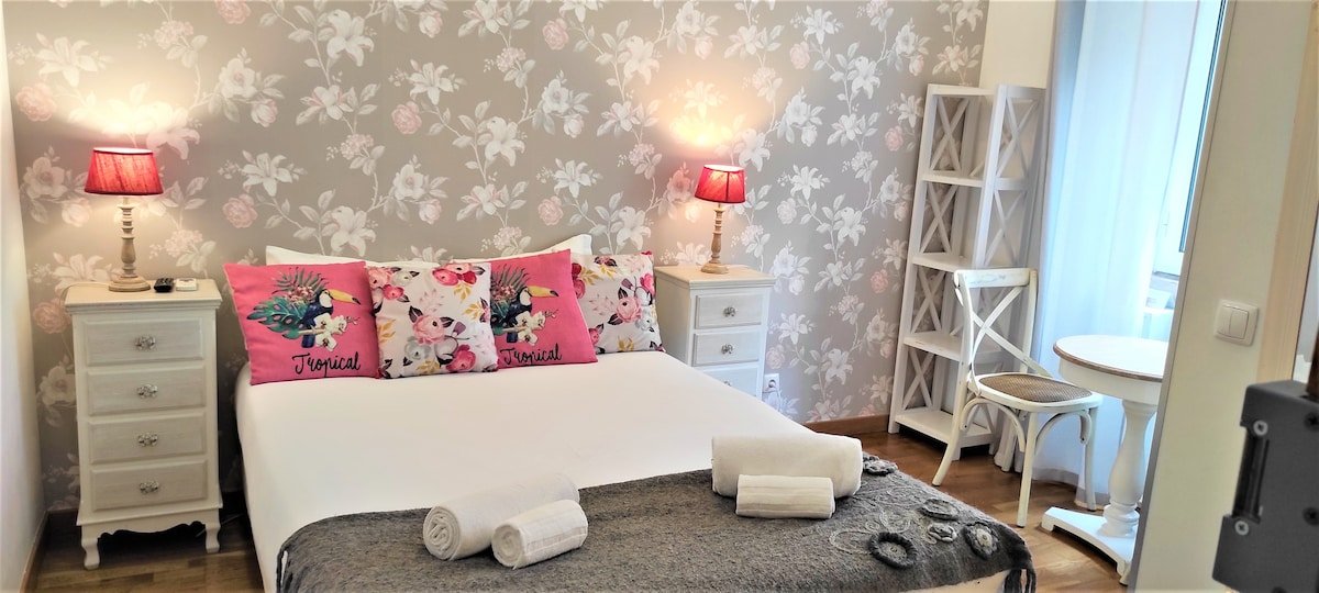 Guesthouse 5 suites 10 guests 5WC Avenue Liberty gallery image 5