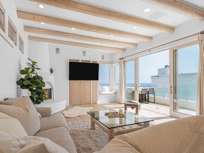 Expansive Home, Block to Beach w Views and Parking