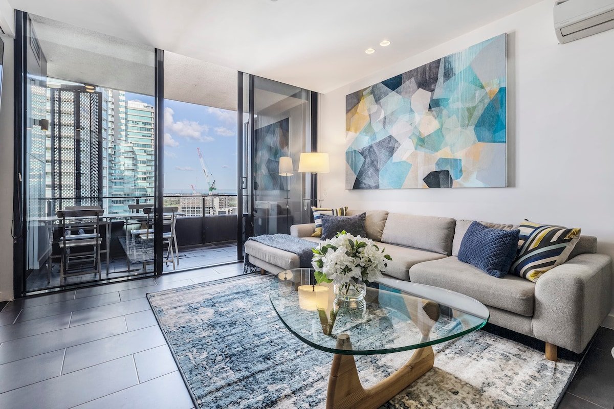 RARE 4BR Dual Apartment Escape Near Shrine & CBD gallery image 4