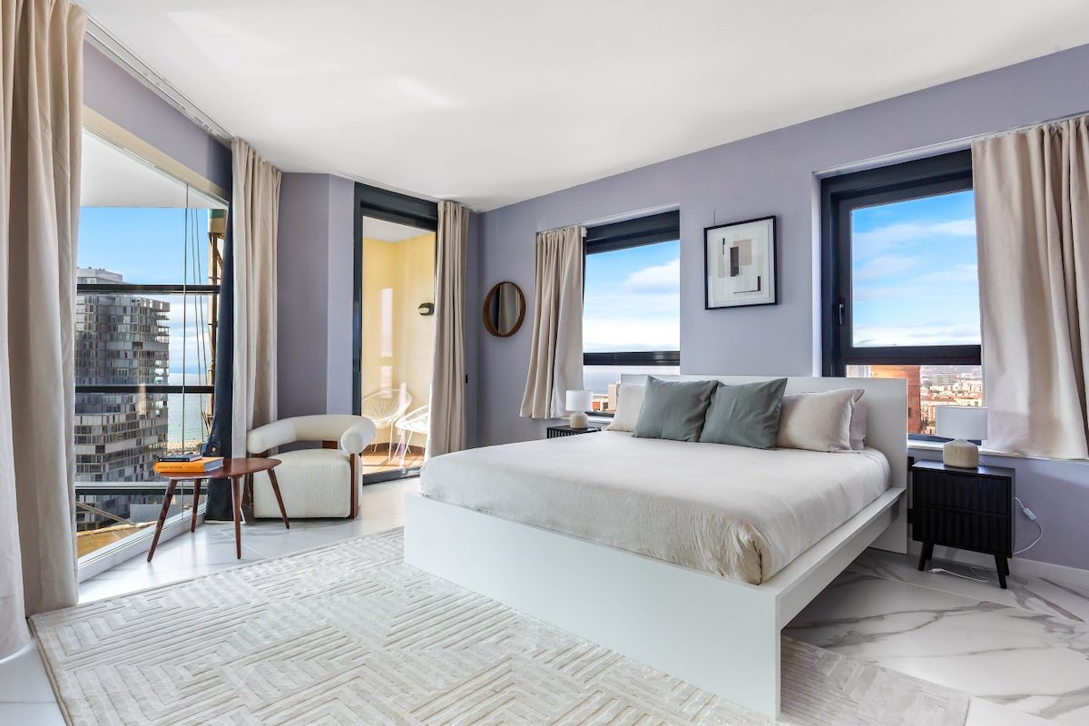 Penthouse Duplex with TOP Views! gallery image 4