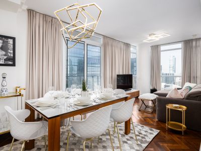 Pristine Modern 2BR Condo Private BBQ and Balcony