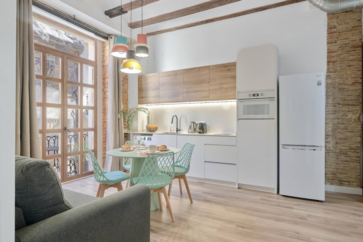 2 Bdr High Ceilings Flat in Old Town Torres Quart gallery image 3