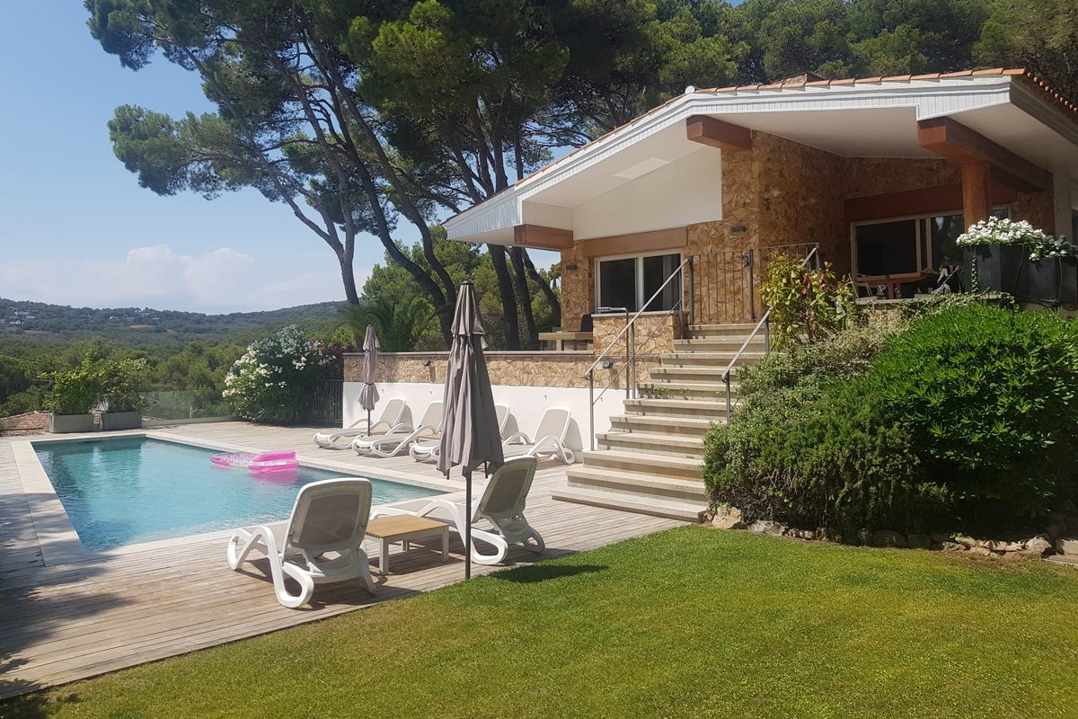 Walk to beach + private pool, gardens & terraces