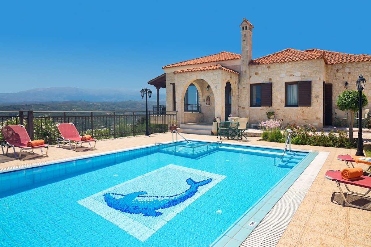 Family Villa w/Private Pool, BBQ & Childrens Area gallery image 2