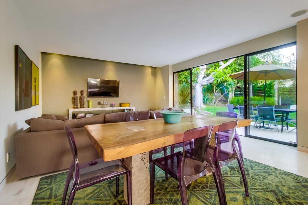 Cliffs Luxury Estate – Ocean Views, Yard, AC & Spa gallery image 3