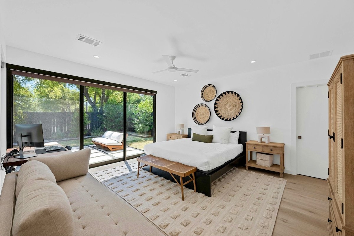 Stunning Mid-century Modern Perfection With Sauna! gallery image 5