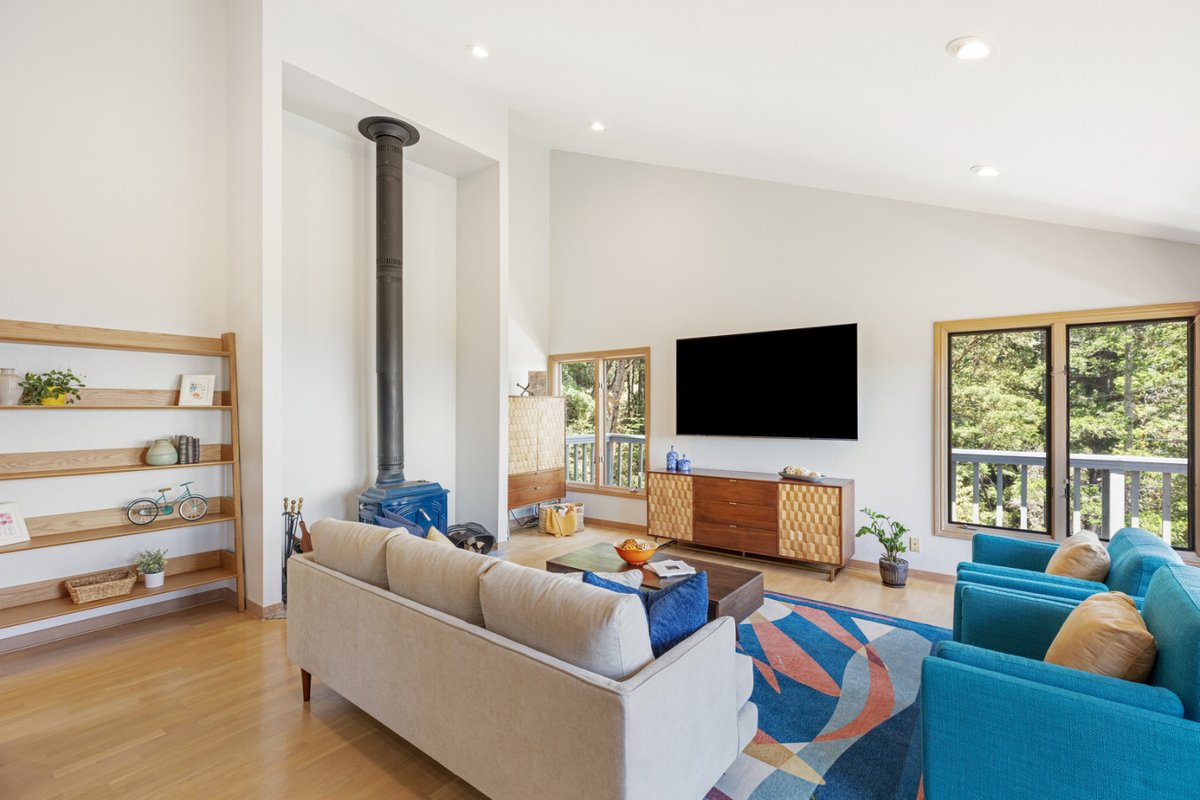 NEW! Woodside Retreat: Gorgeous Views & Hot Tub