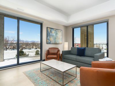 Sleek Tennyson St Flat w/ Balcony & Views