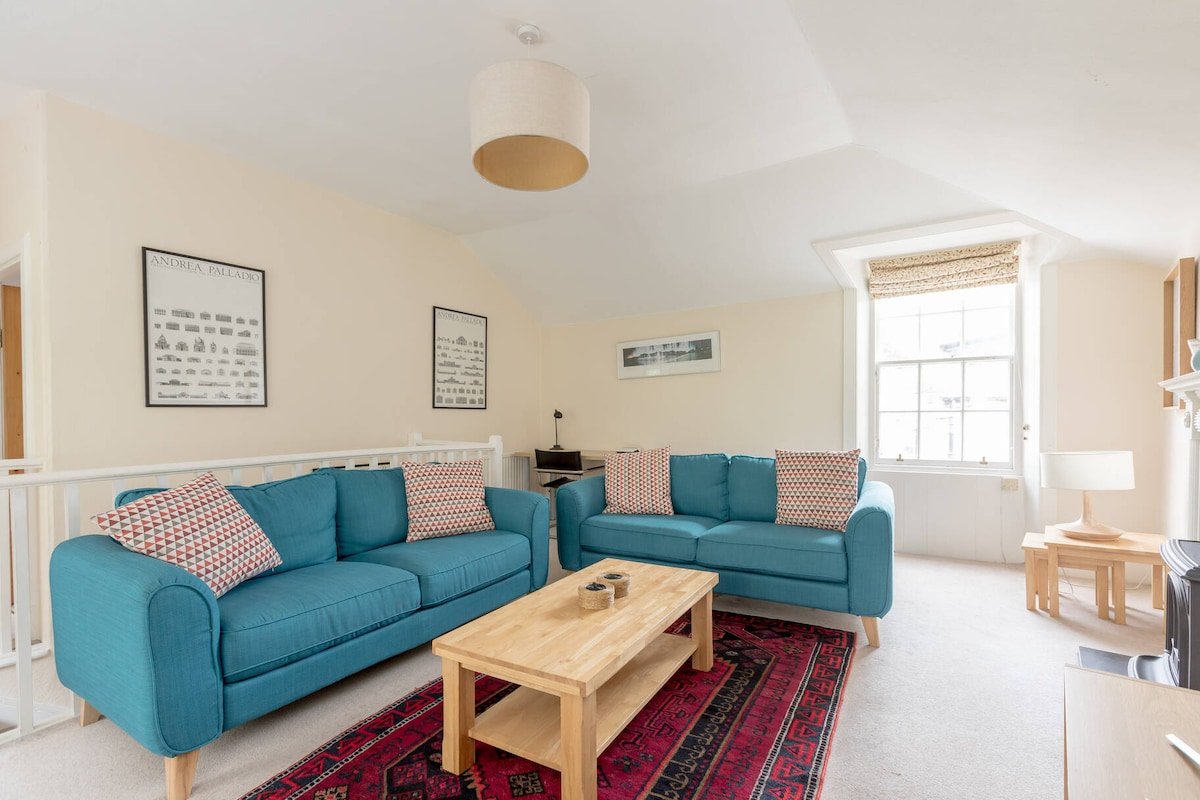 Beautiful mews house in central Edinburgh gallery image 5