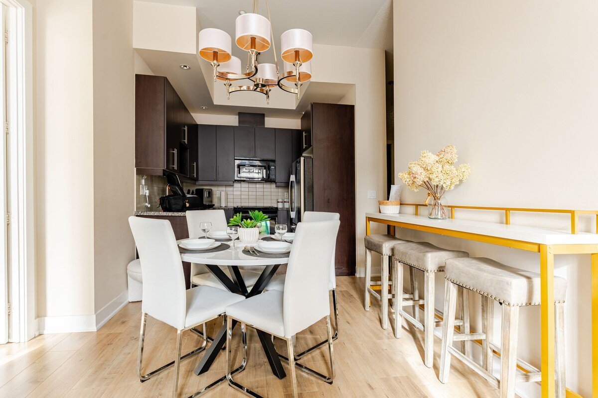 Cozy & Modern Escape Near Yorkville gallery image 5