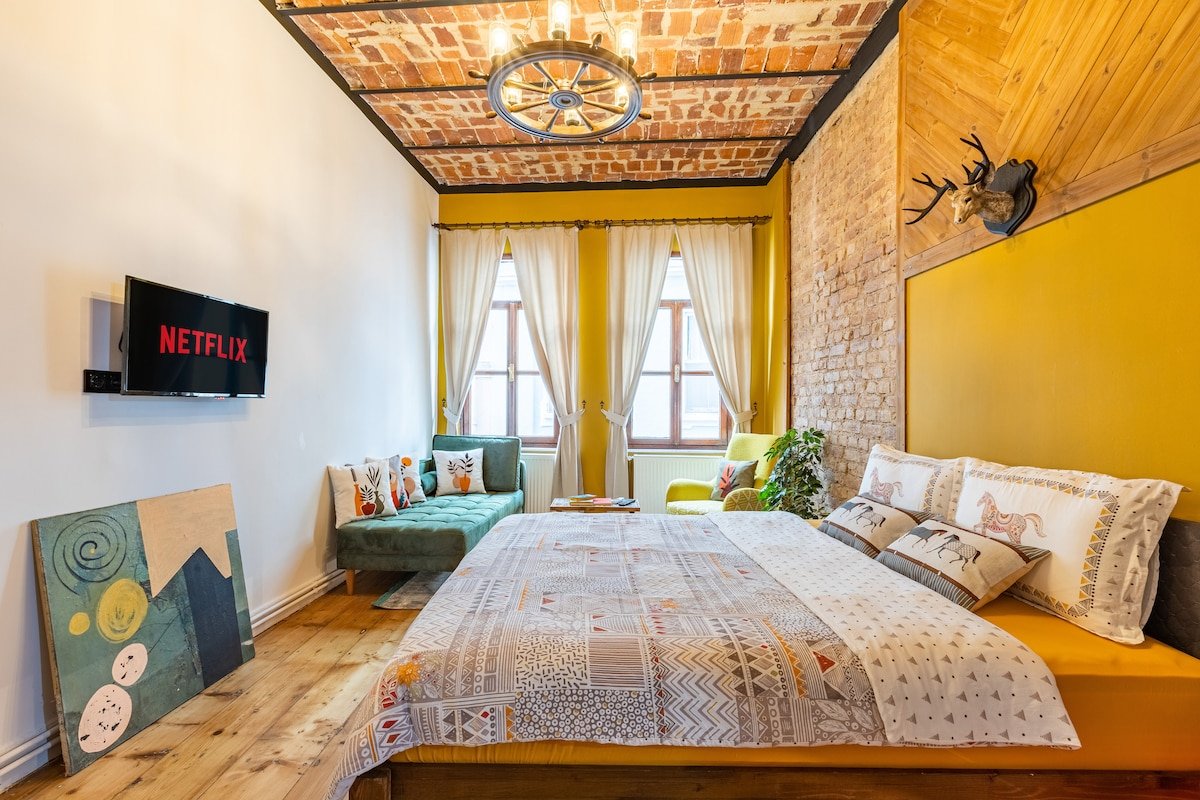 Luxury 3BR Apt. w/ Galata Tower View, A/C, Netflix gallery image 2