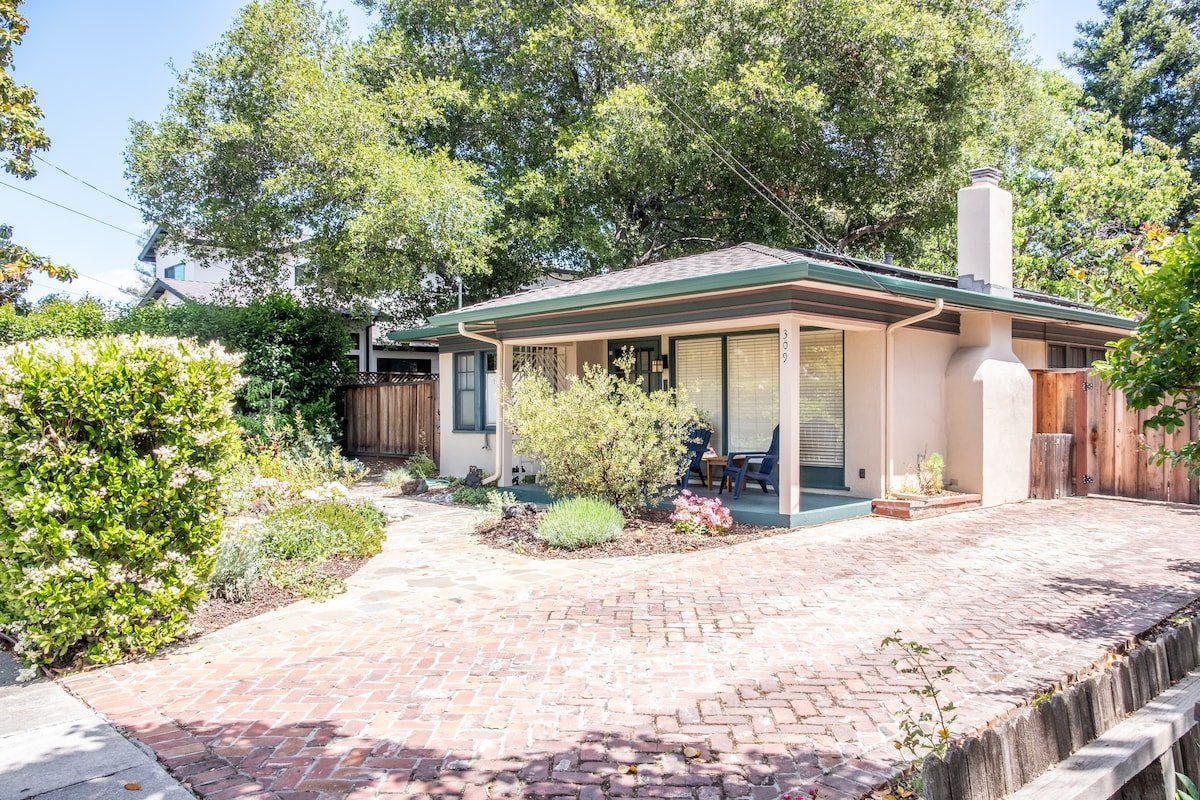 Lovely 4BR house with patio, hot tub (Stanford) gallery image 2