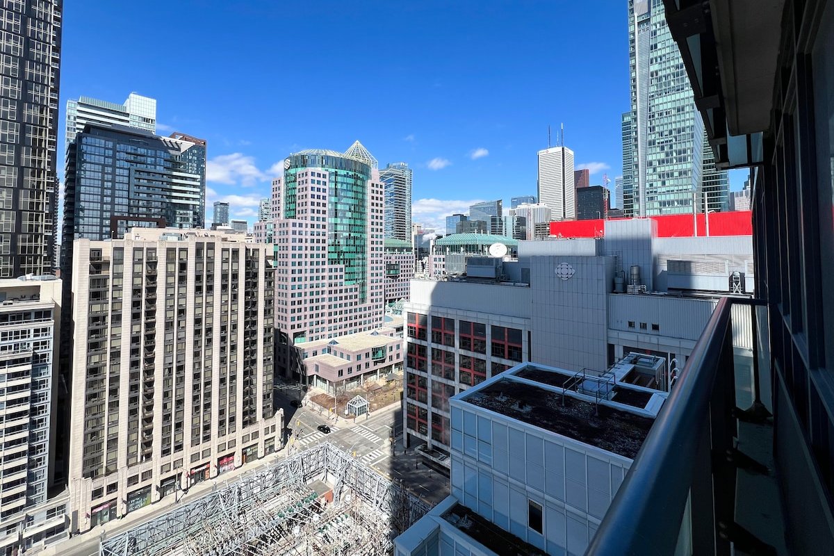 WorldCup DT RogerCenter 3B+2BFreeParking Pool Gym gallery image 4