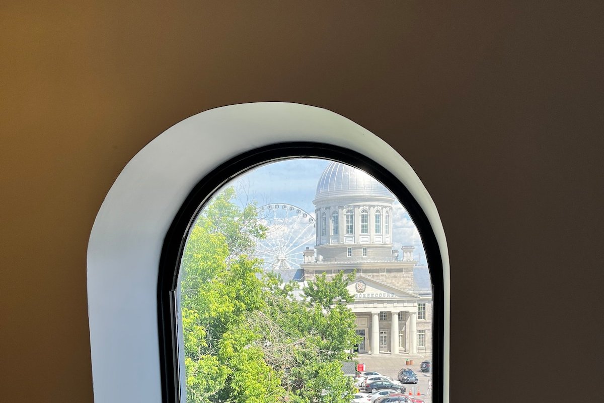 Sublime condo with Parking in Old Montreal gallery image 5