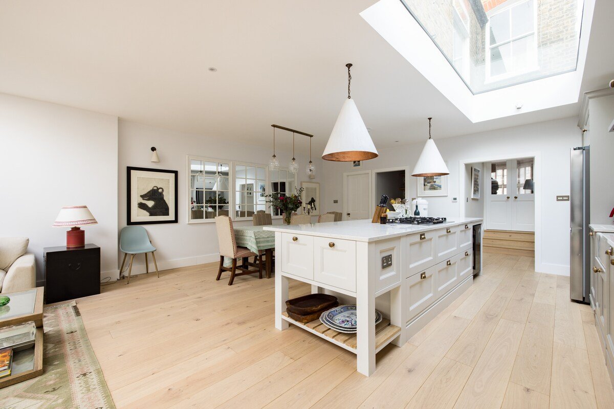 Fabulous 4 bedroom Family Home in Fulham gallery image 3