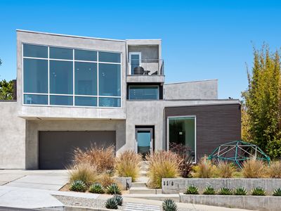 Large Modern House by Santa Monica + Venice