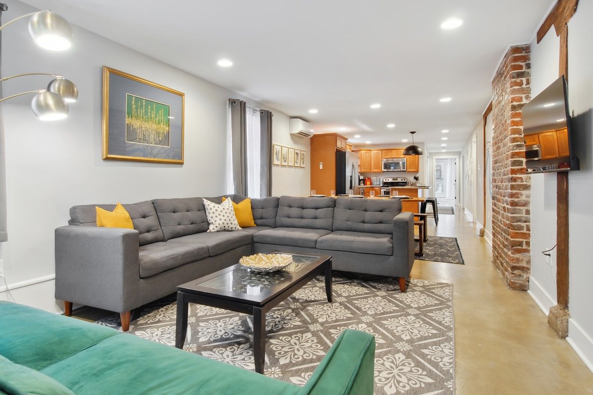 Uptown NOLA l 2 Blocks to Magazine l Private Patio gallery image 2