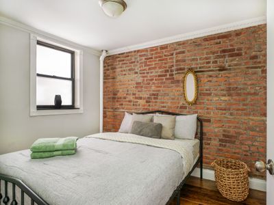 Charming 2-Bedroom little Italy