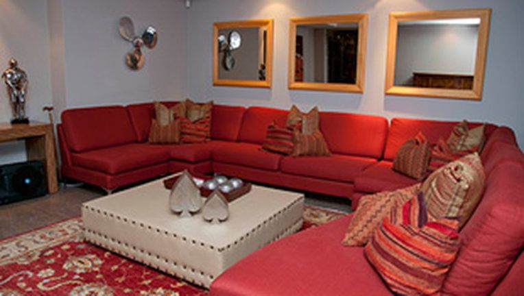 Wine Cellar/ Cinema Lounge - Elegant and cozy relaxation area