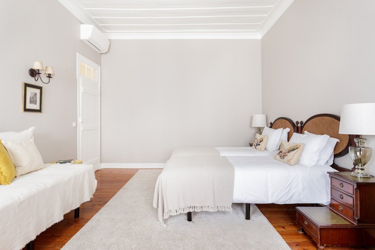 Casa de São Domingos—Tranquil House with Garden in Lapa gallery image 4