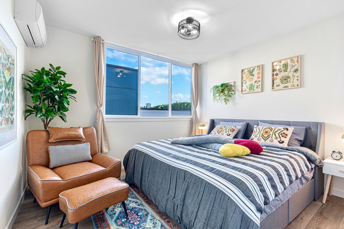 Walkable-FamilyFriendly-Artistic, 4Bed+2 Parking gallery image 3