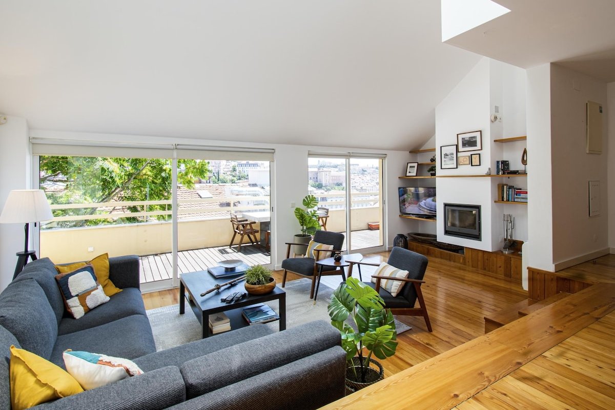 Amazing Penthouse Bairro Alto Duplex Apt gallery image 3