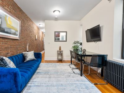 Central Park Charm: Inviting 3 Bedroom Cozy Home