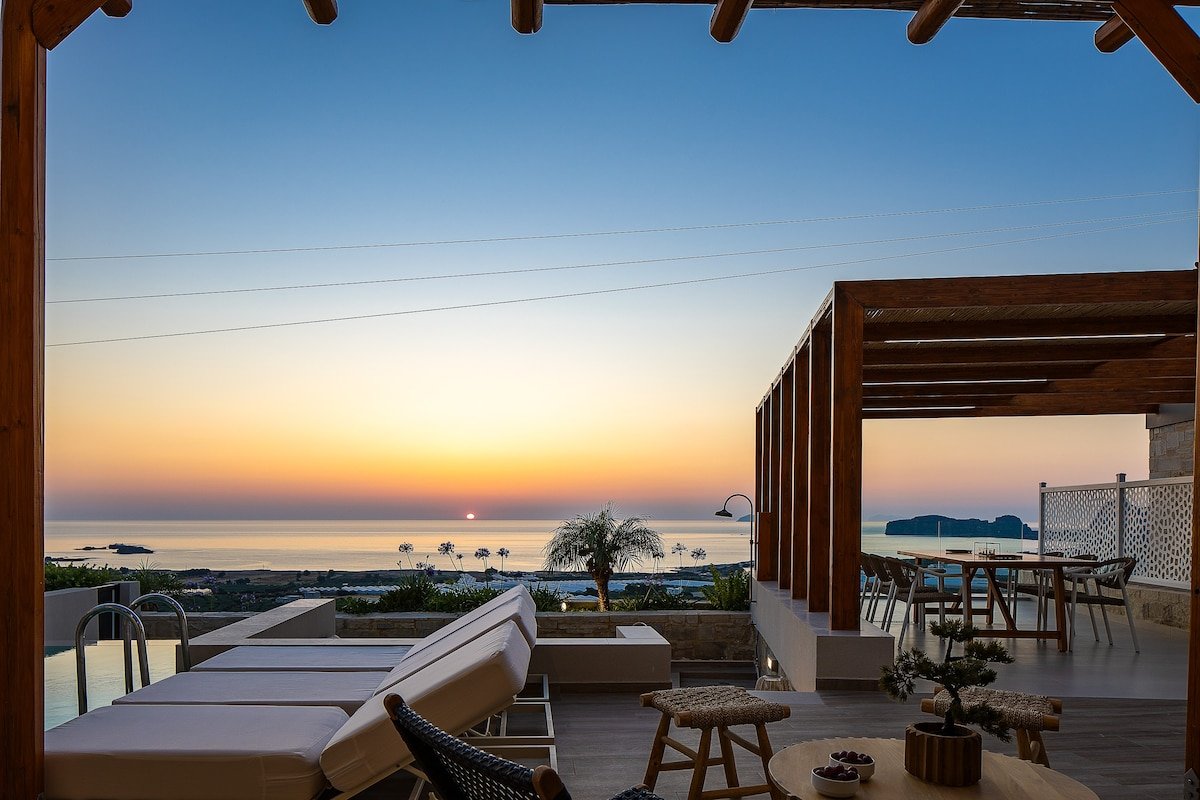 Villa Domenica I Free car & free* heated pool! gallery image 2